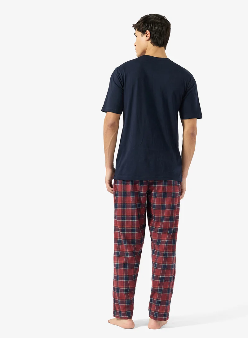 سفنتي فايف طقم تي شيرت وبنطلون بقصة عادية